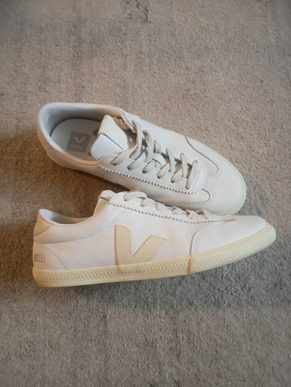 Veja Volley SIGNATURE LEATHER WHITE CALCAIRE